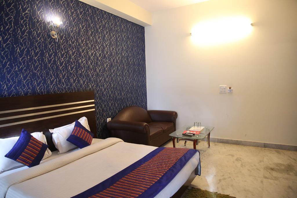 Hotel Mandakini Palace Дели Номер фото