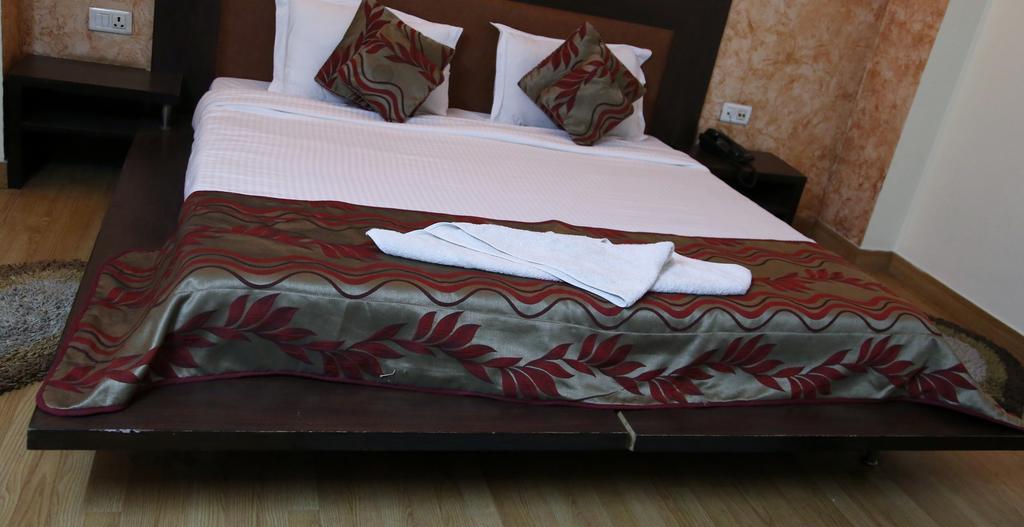 Hotel Mandakini Palace Дели Номер фото