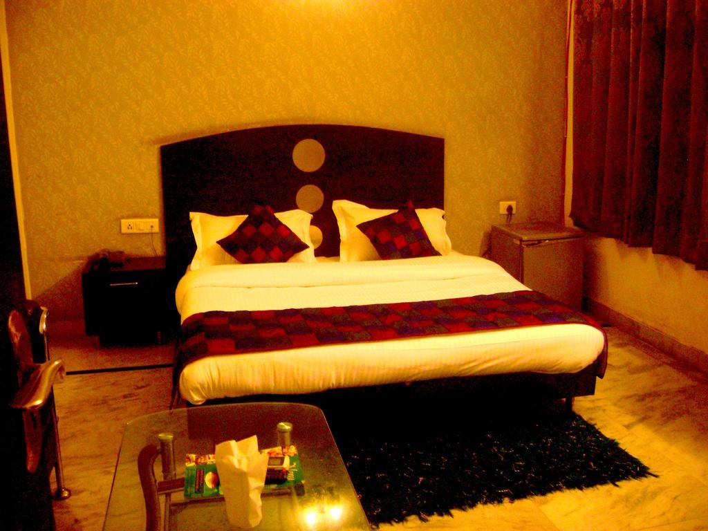 Hotel Mandakini Palace Дели Номер фото