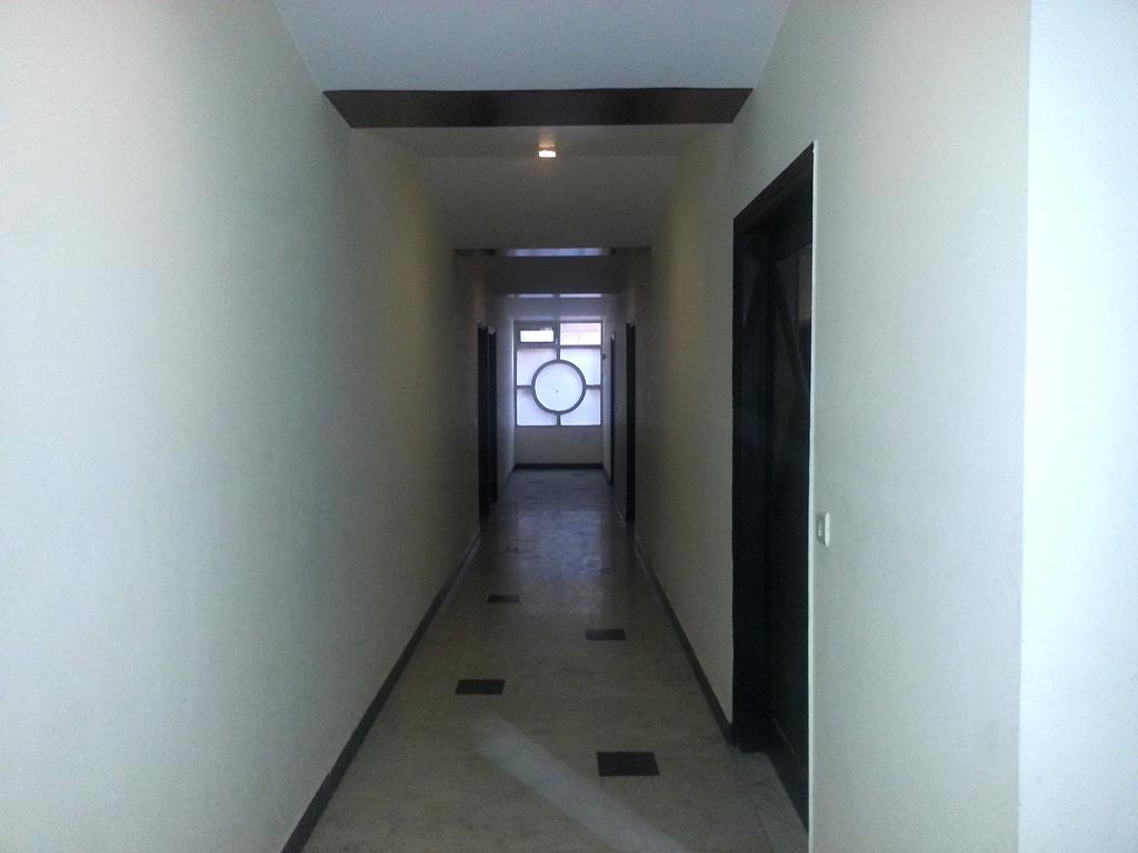 Hotel Mandakini Palace Дели Экстерьер фото